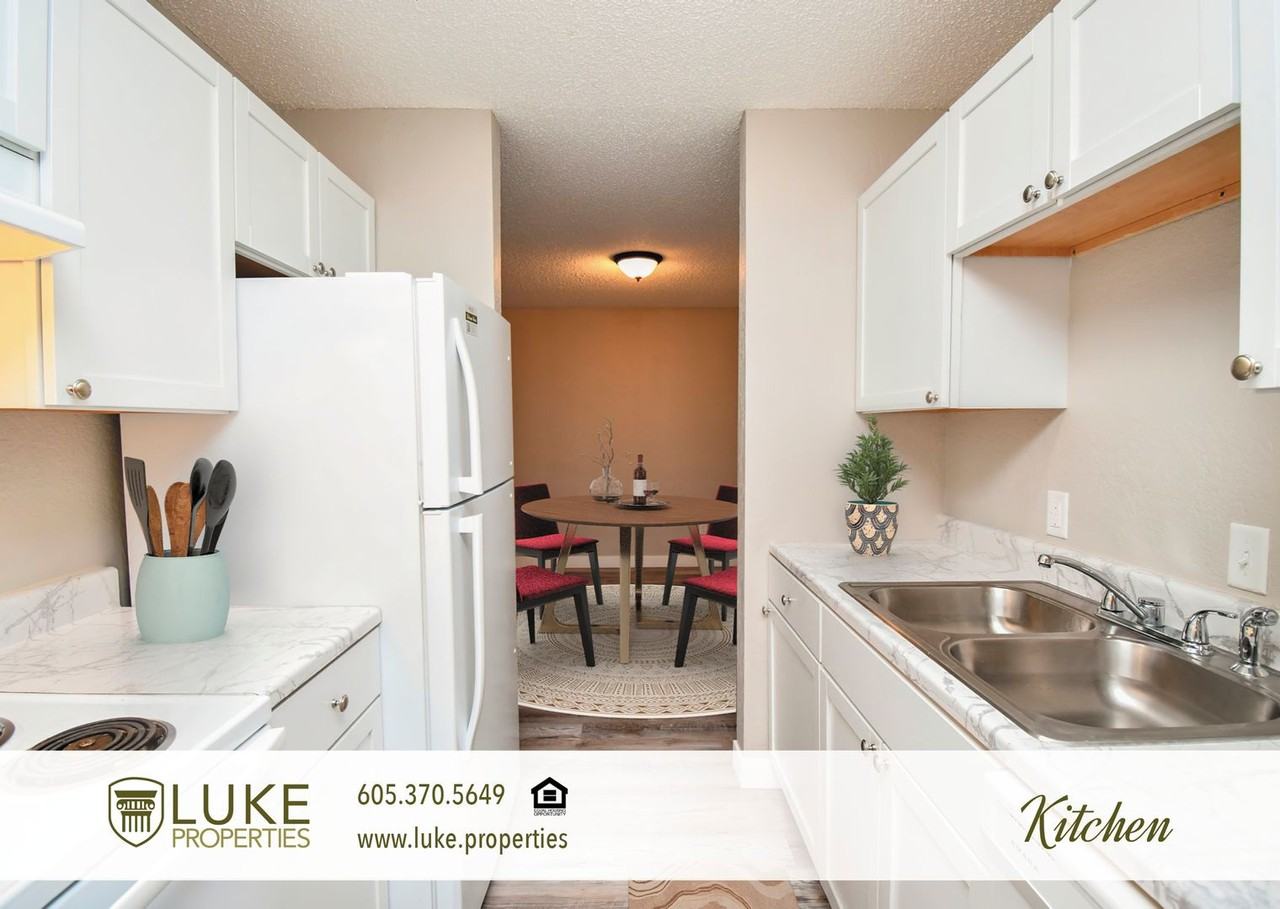 405 S Sycamore Ave & Garage 13 #205 - Photo 3 of 18