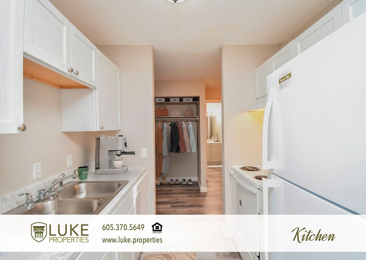 405 S Sycamore Ave & Garage 13 #205 - Photo 4 of 18