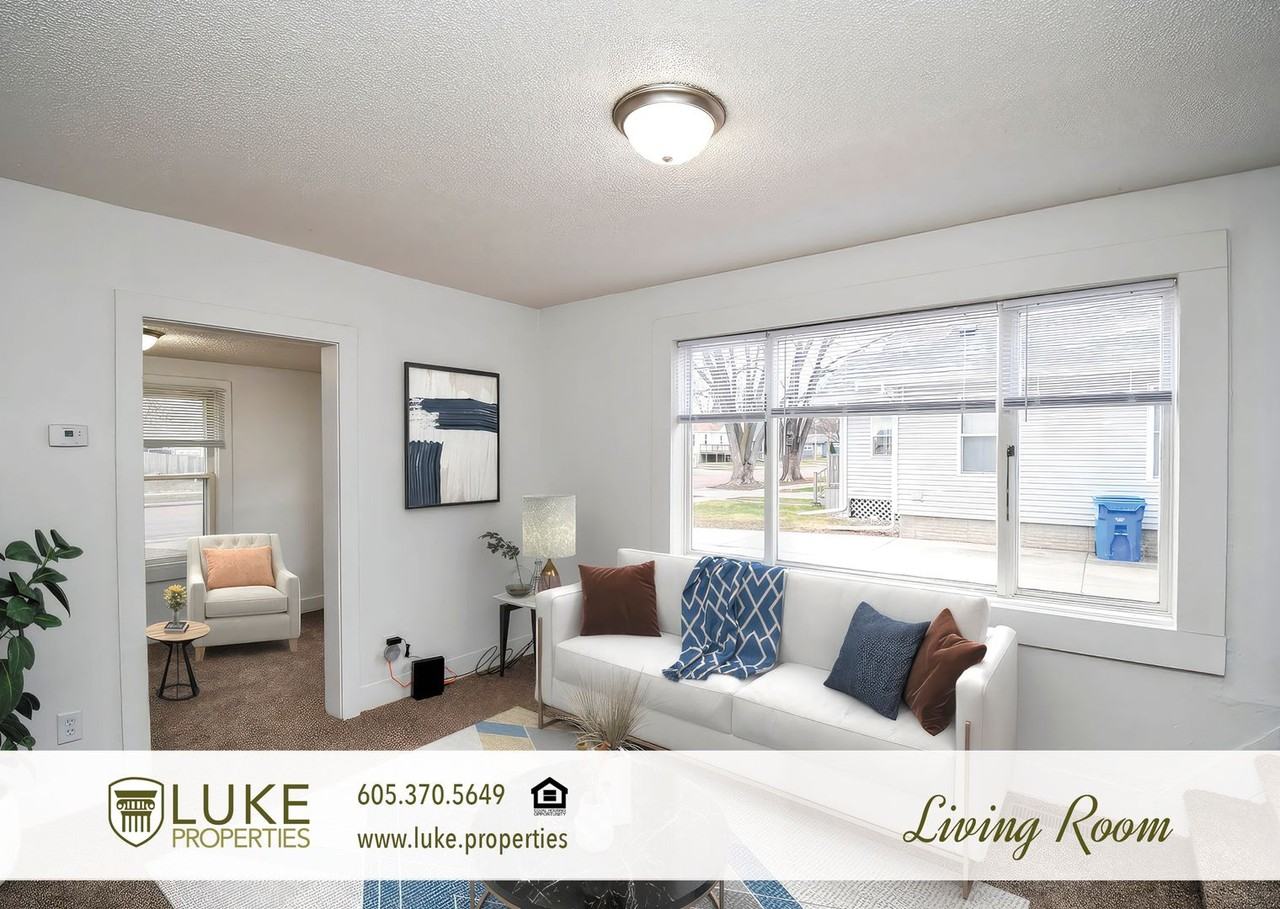 105 S Lyndale Ave - Photo 7 of 19