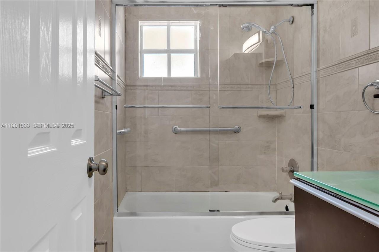 4900 Southwest 106th Avenue #4900 - Photo 4 of 22