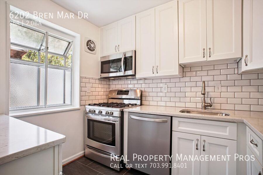 6202 Bren Mar Dr - Photo 3 of 34