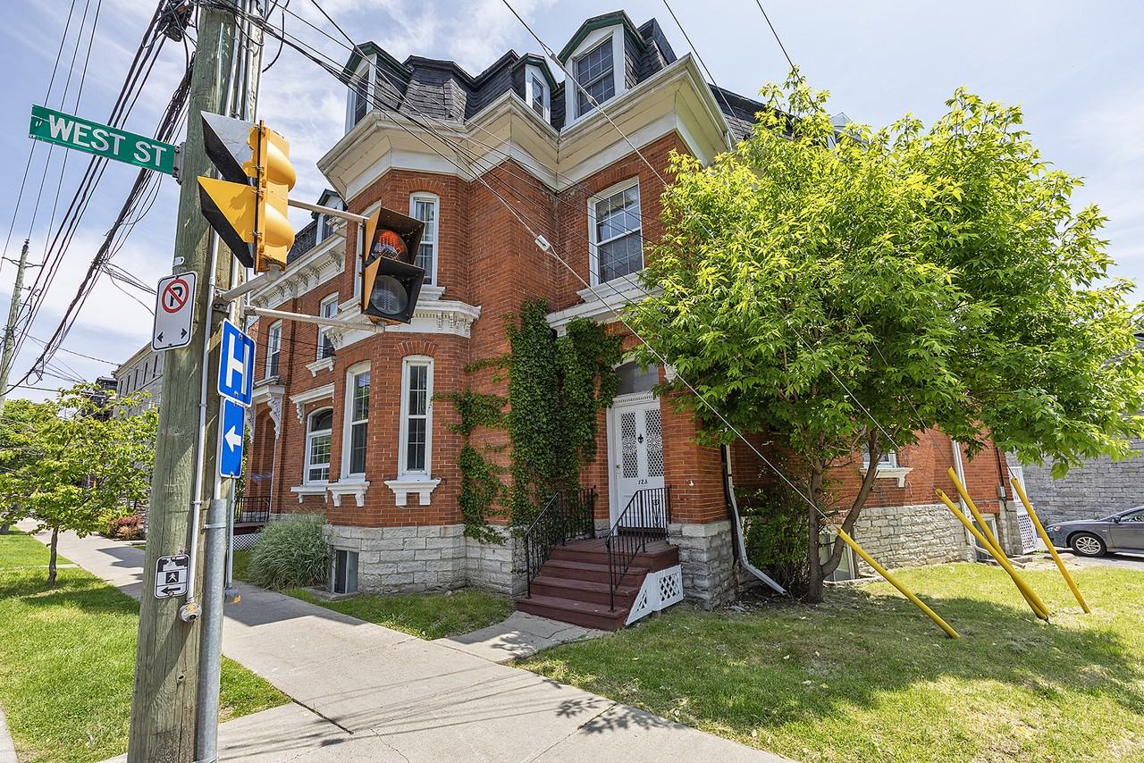 125 King Street East - Photo 2 of 7