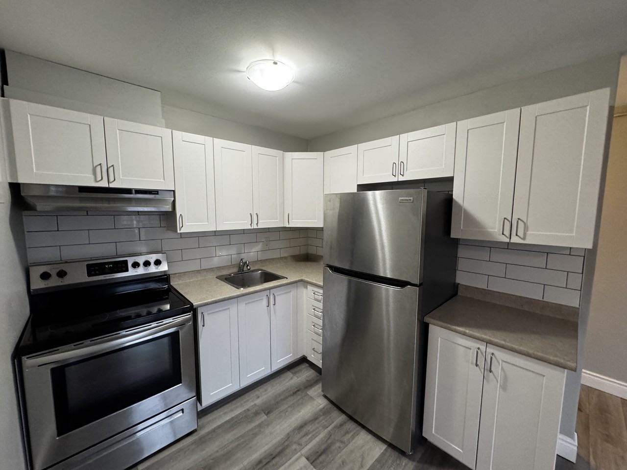 385 Division Street - Photo 5 of 10