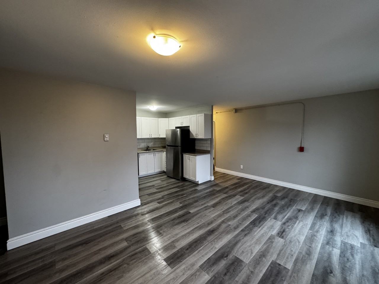 385 Division Street - Photo 6 of 10