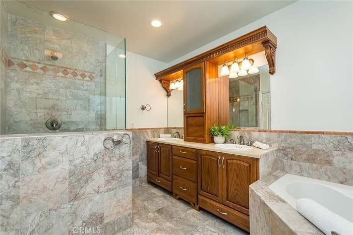 901 North Reese Place - Photo 5 of 16