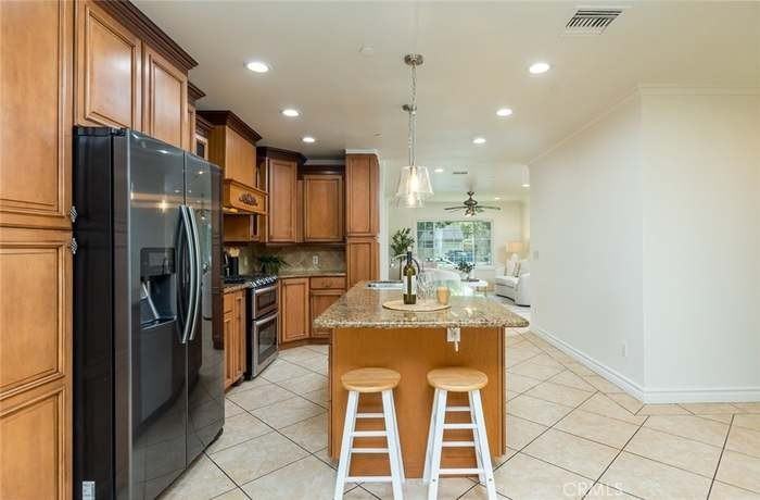 901 North Reese Place - Photo 6 of 16