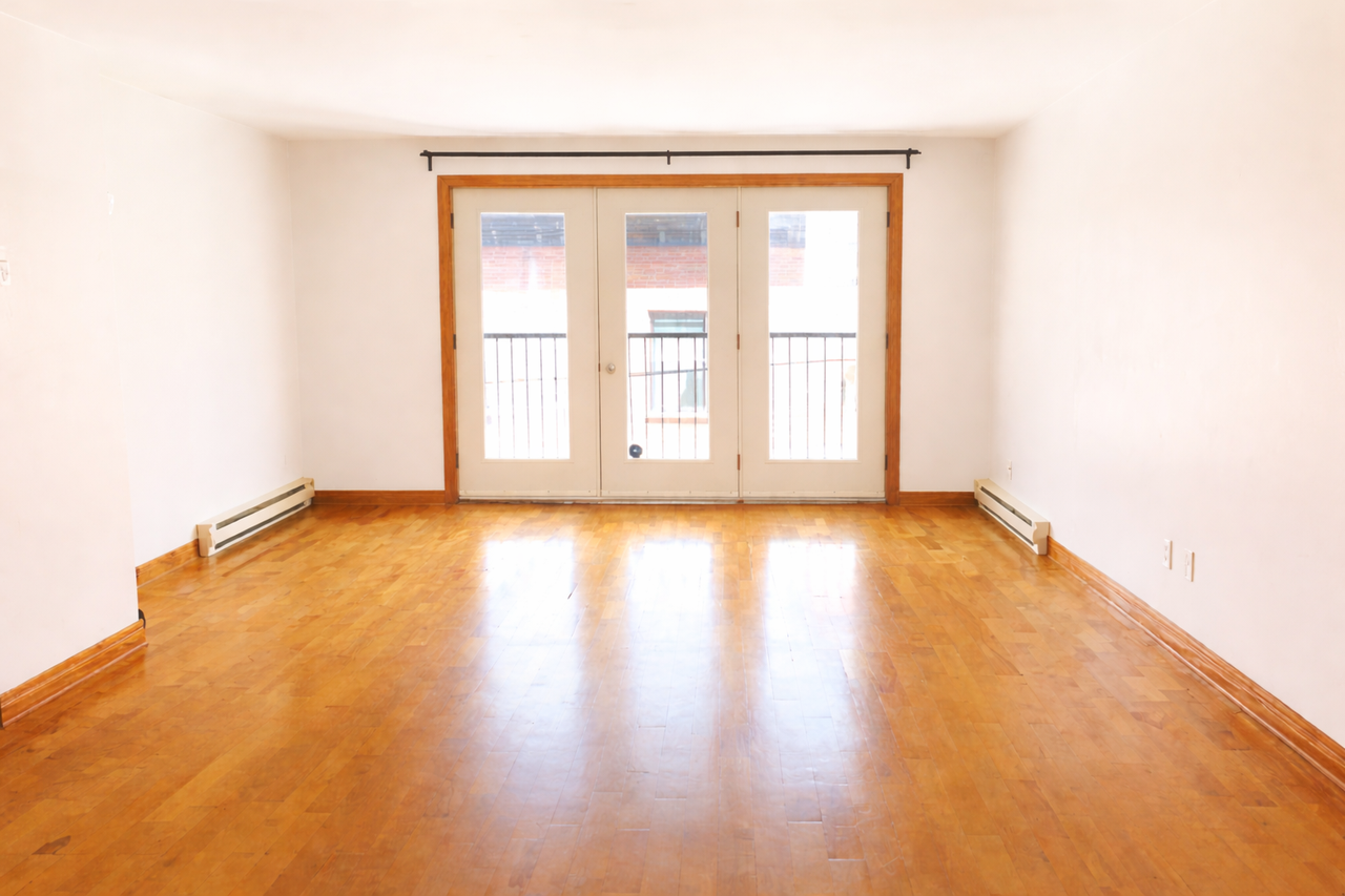 1944 Rue Montcalm - Photo 2 of 9