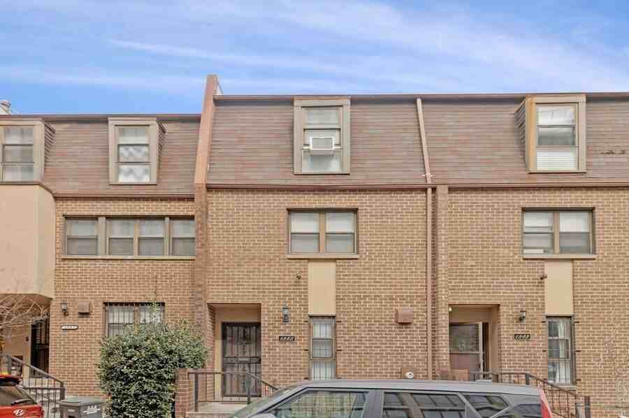 1345 Riggs St Nw - Photo 2 of 42