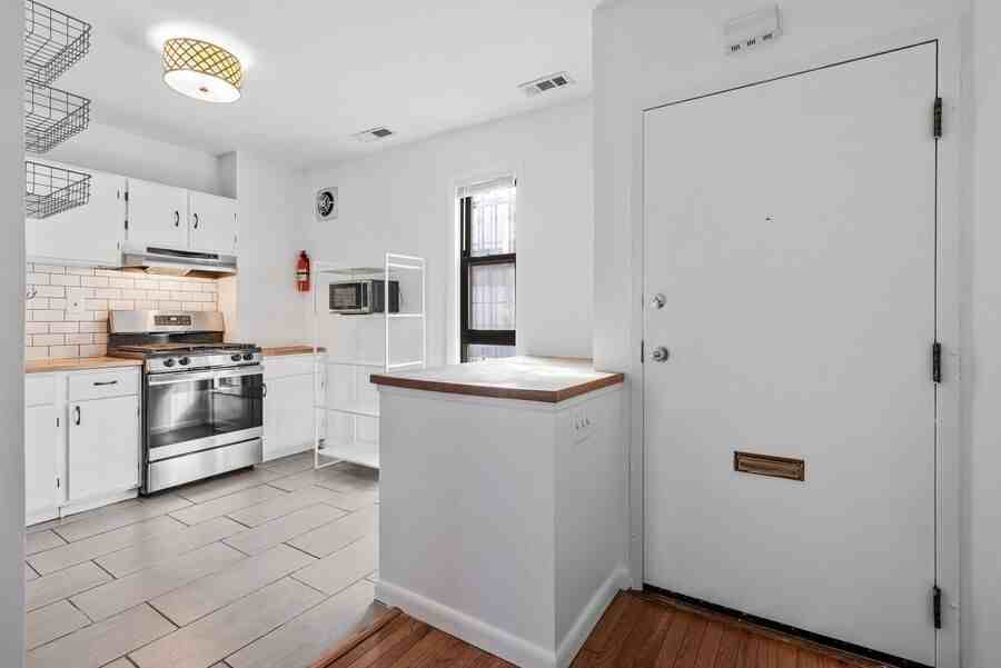 1345 Riggs St Nw - Photo 3 of 42