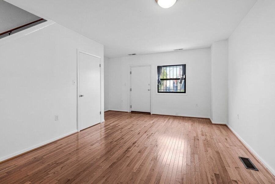 1345 Riggs St Nw - Photo 5 of 42