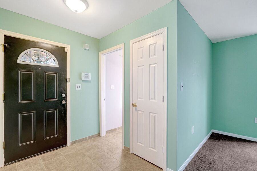 1121 Varney St Se - Photo 2 of 46