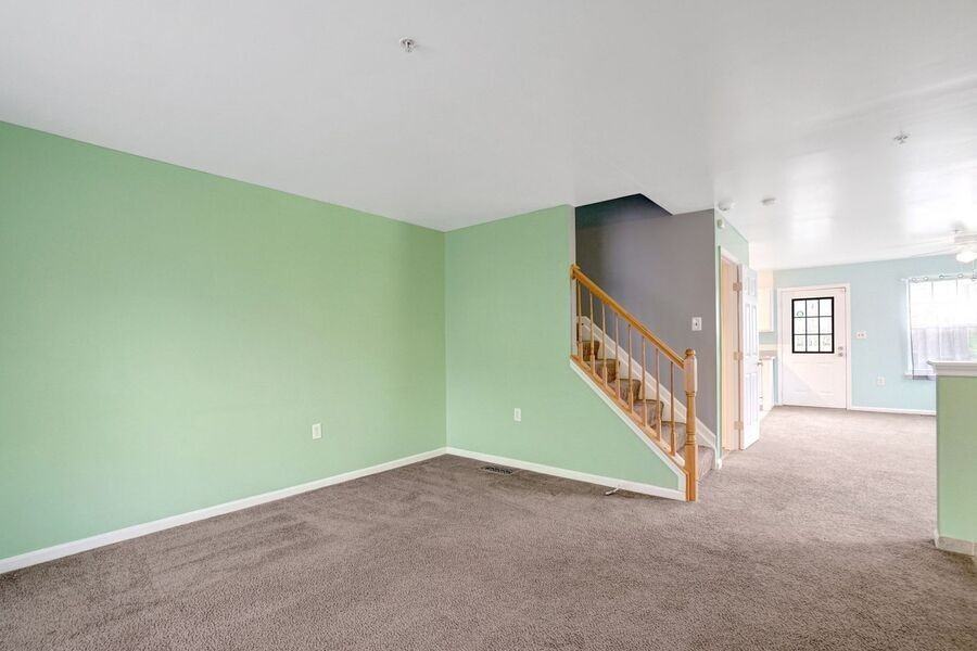 1121 Varney St Se - Photo 5 of 46