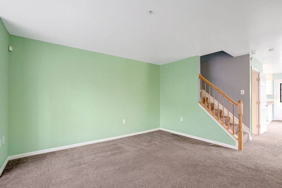 1121 Varney St Se - Photo 6 of 46