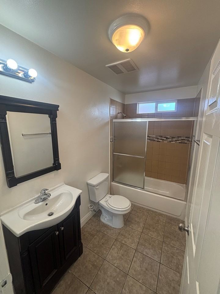 441 East 41st Street - Photo 7 of 21