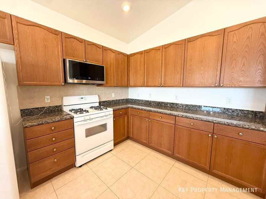 7998 Half Moon Point Dr - Photo 6 of 27