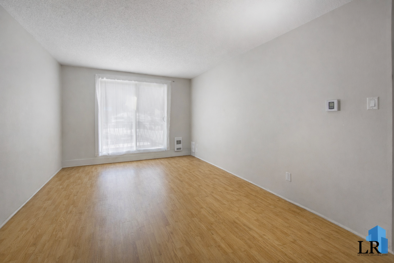 96 Boul Du Mont-Bleu - Photo 4 of 8