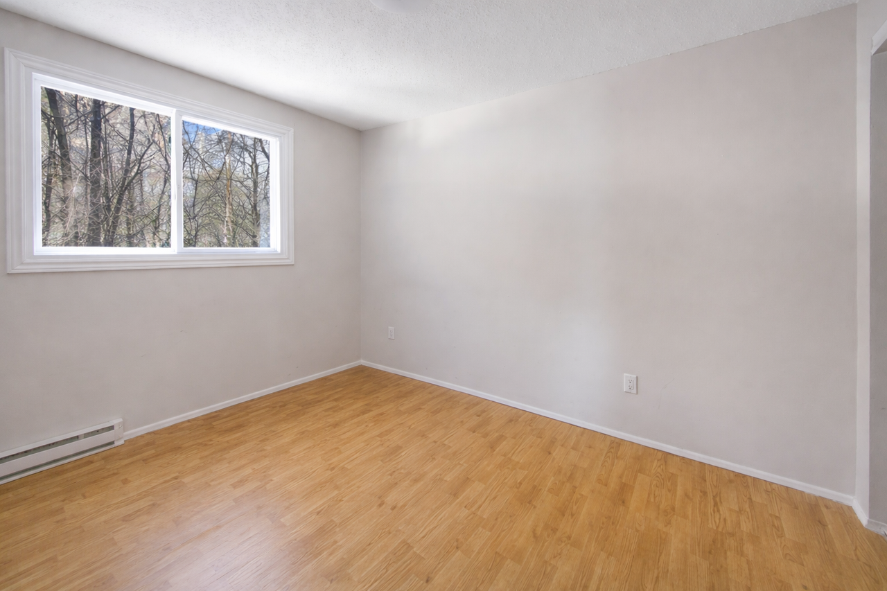 96 Boul Du Mont-Bleu - Photo 6 of 8