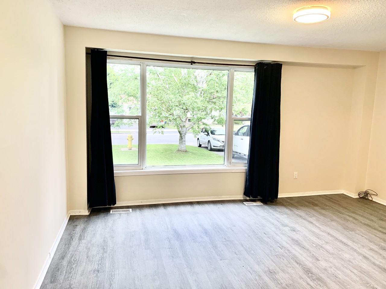 34 Woodstone Cres - Photo 4 of 24