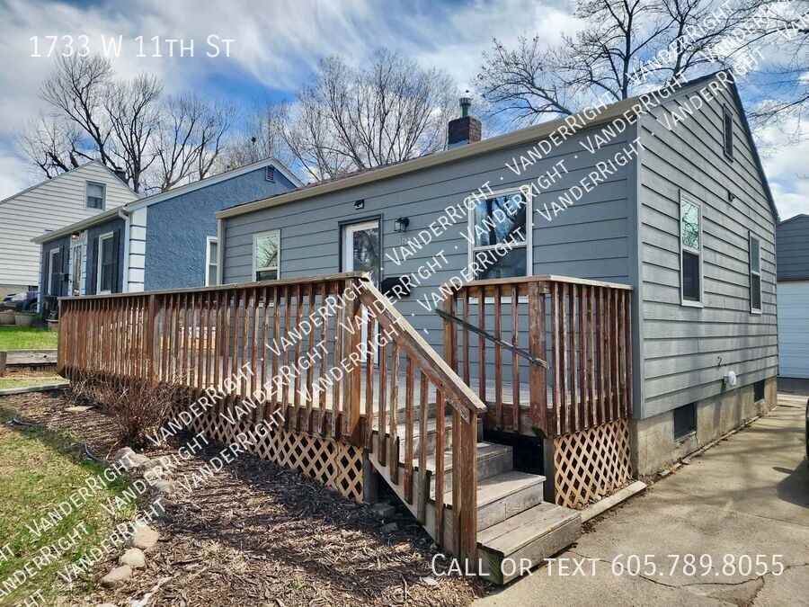 1733 W 11th St - Photo 3 of 21