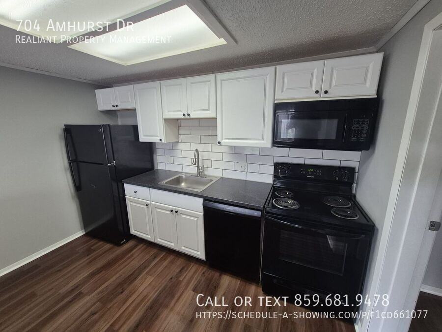 704 Amhurst Dr - Photo 3 of 8