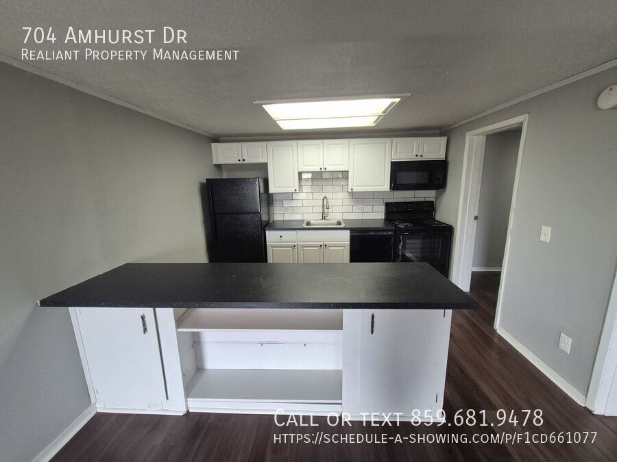 704 Amhurst Dr - Photo 4 of 8