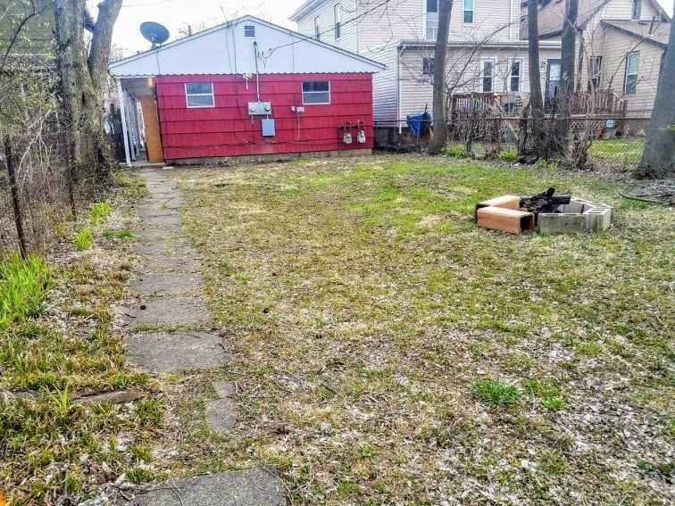 512 Clinton St - Photo 2 of 16