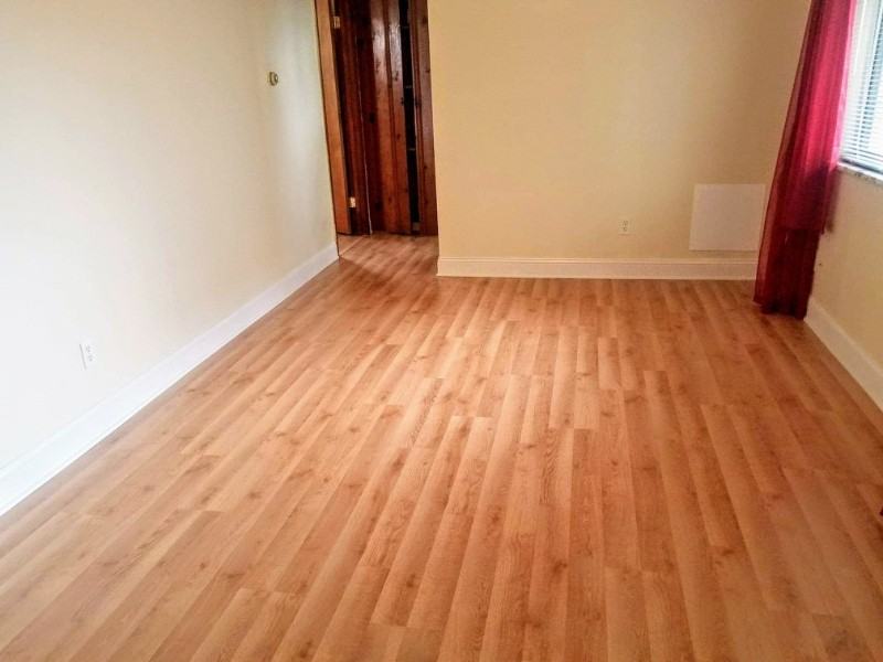 512 Clinton St - Photo 4 of 16