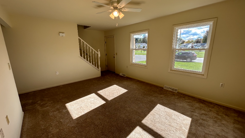 249 Mercer Ave - Photo 5 of 23