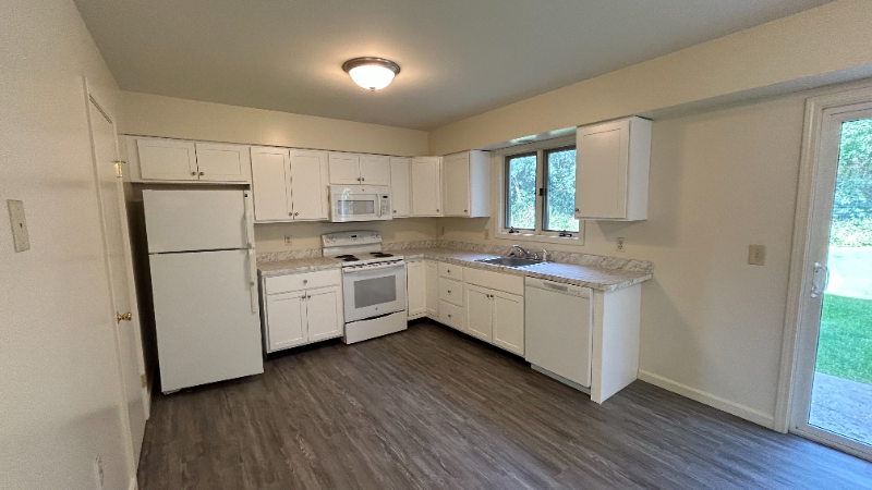 249 Mercer Ave - Photo 6 of 23