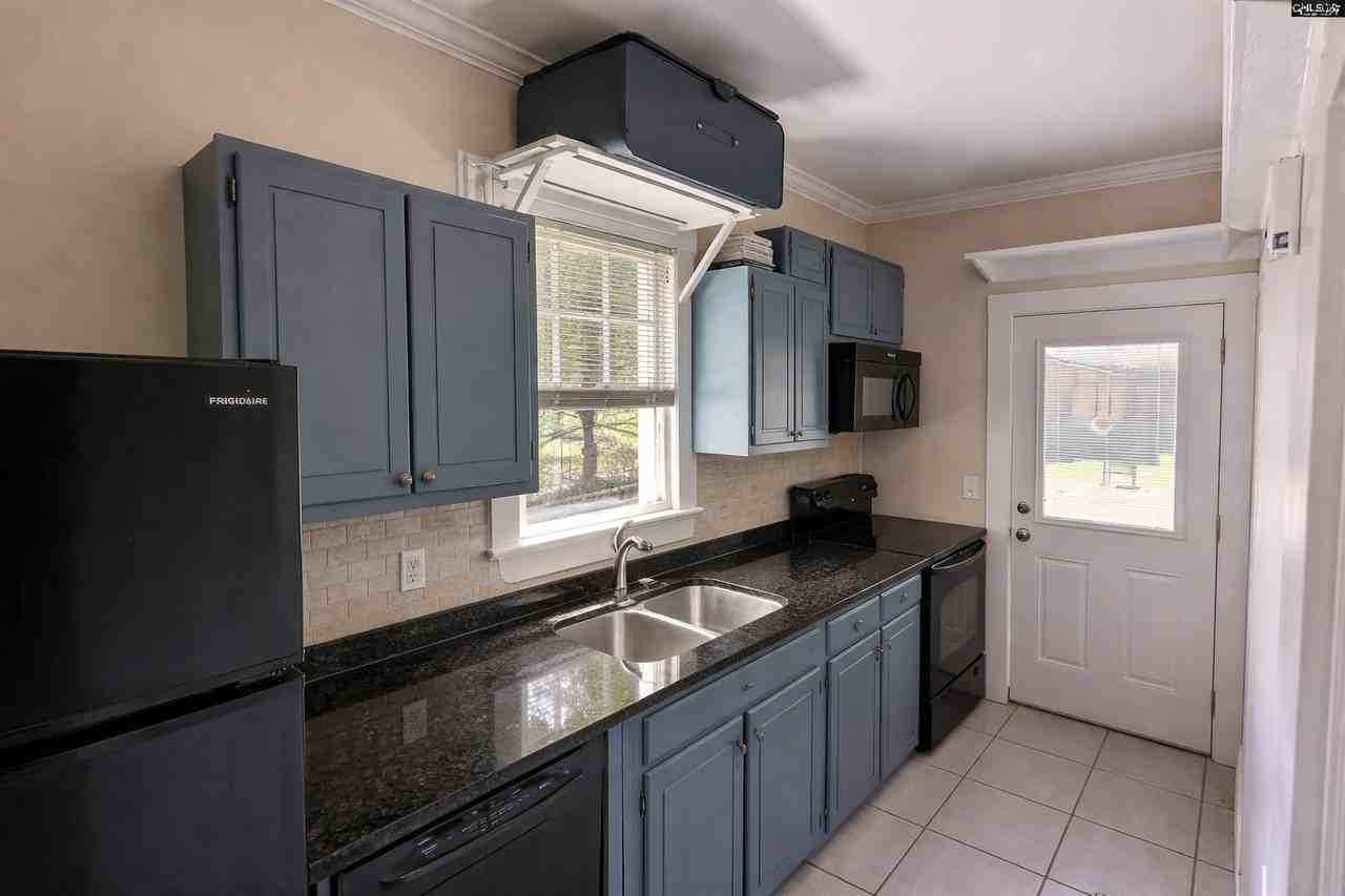 2115 Wallace St - Photo 3 of 14