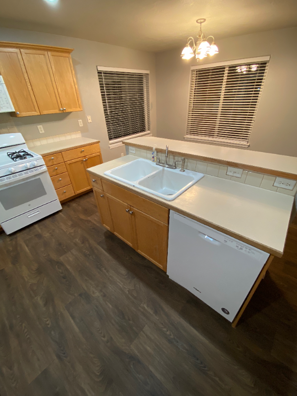 1480 Del Rio St - Photo 4 of 33