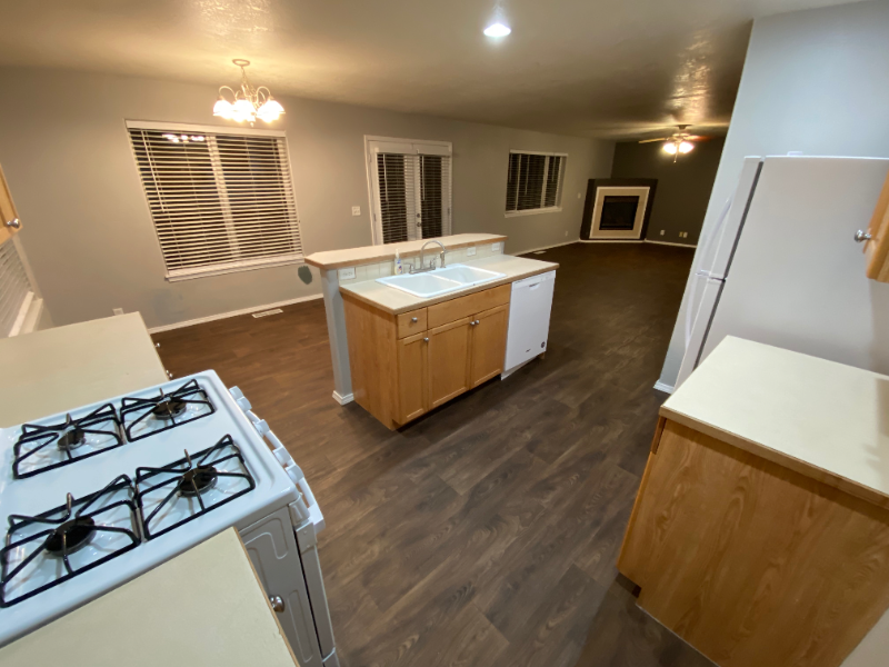 1480 Del Rio St - Photo 5 of 33