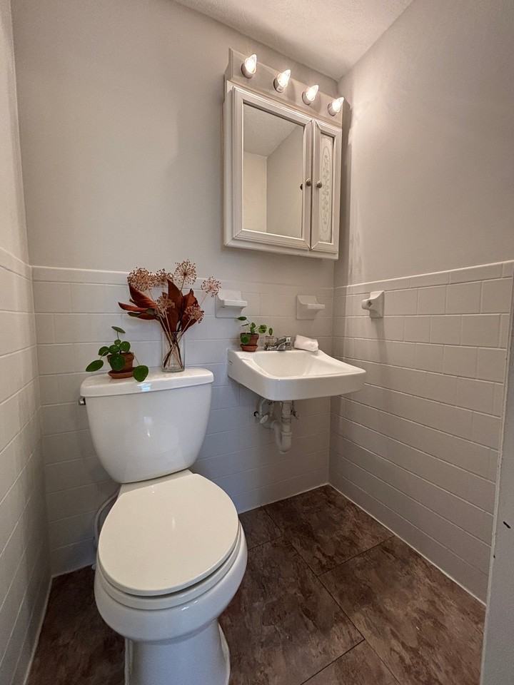 33 Atherton Rd - Photo 2 of 24
