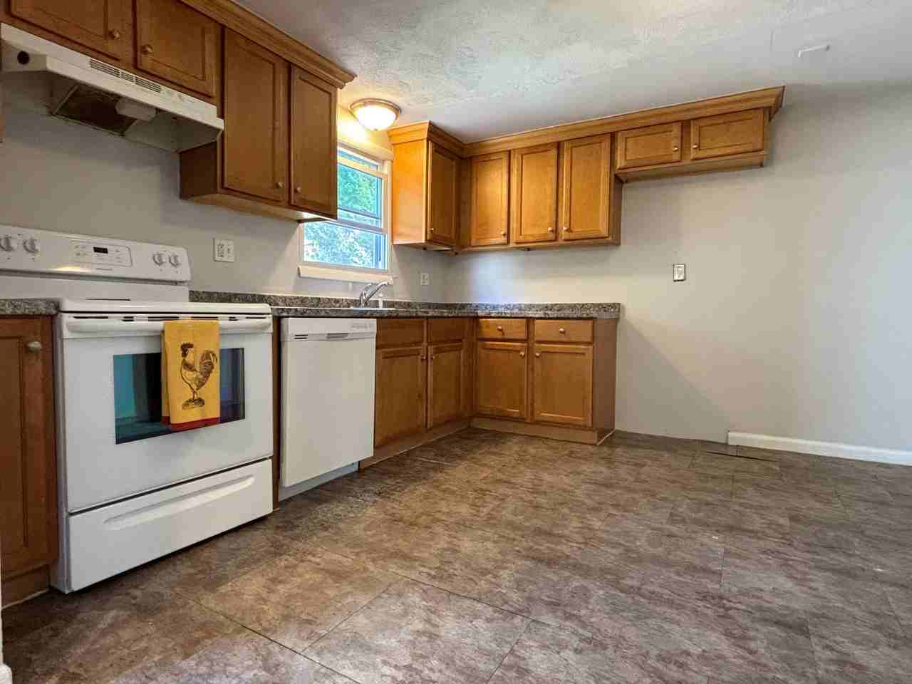 33 Atherton Rd - Photo 4 of 24