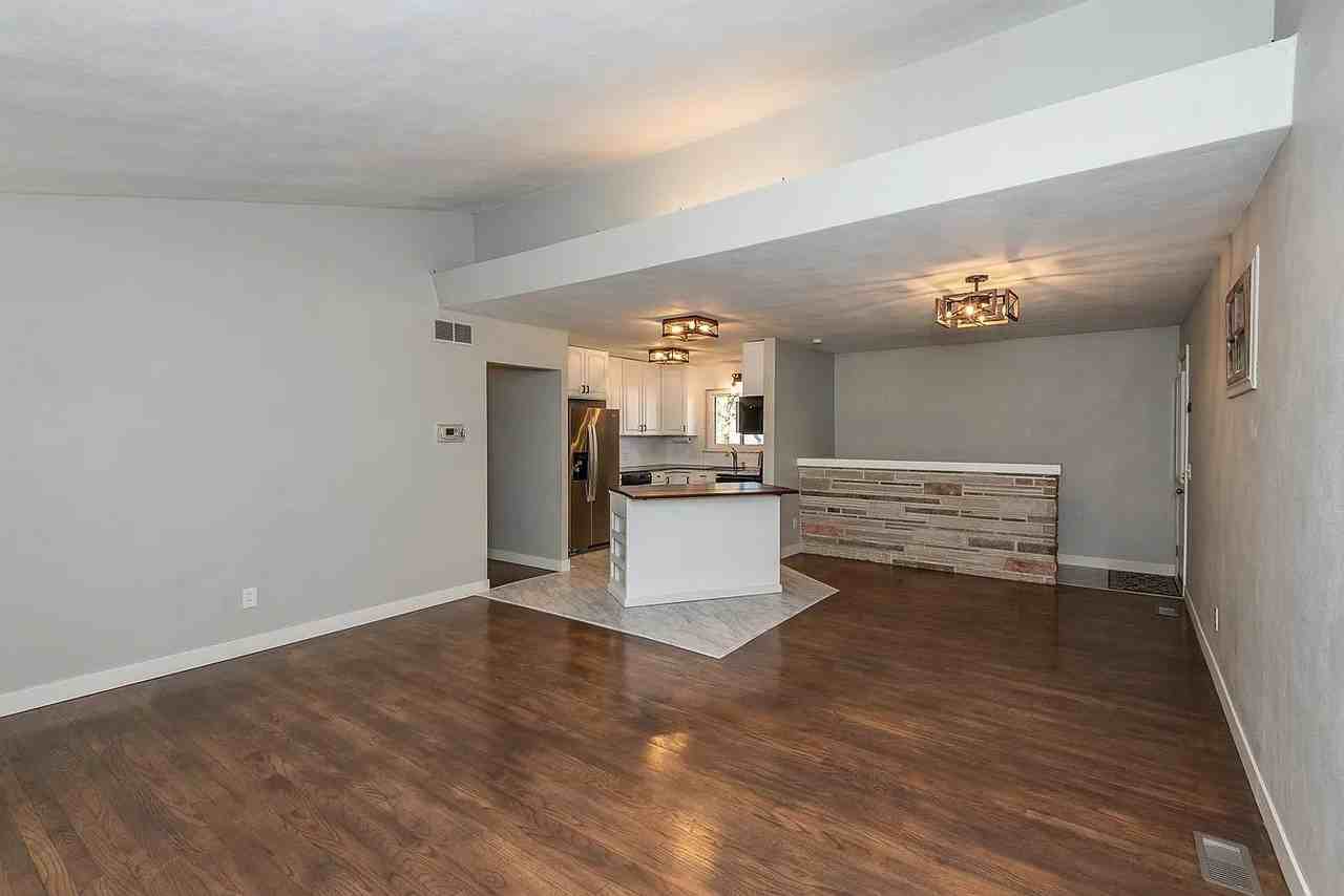 317 S Pam Ave - Photo 3 of 20