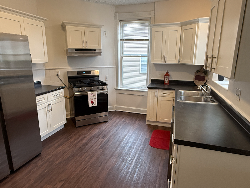 4919 Jameson St - Photo 7 of 32