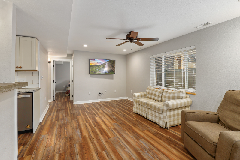 616 2nd St #B - Photo 2 of 17