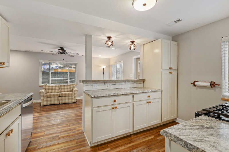 616 2nd St #B - Photo 5 of 17