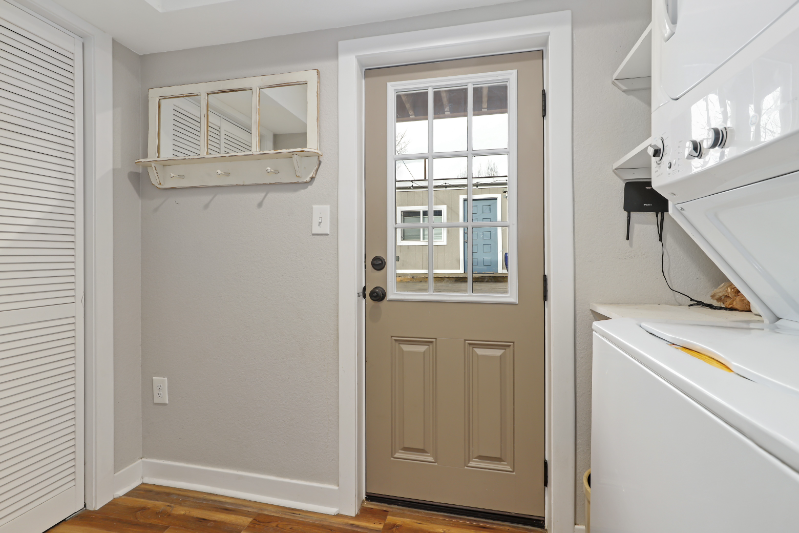 616 2nd St #B - Photo 7 of 17