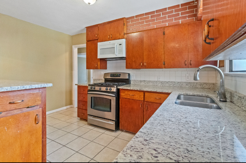 10911 Visalia Dr - Photo 2 of 21