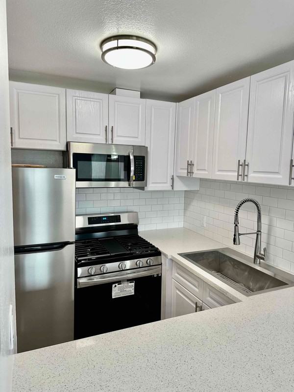 149 N Commonwealth Ave #306 - Photo 2 of 8