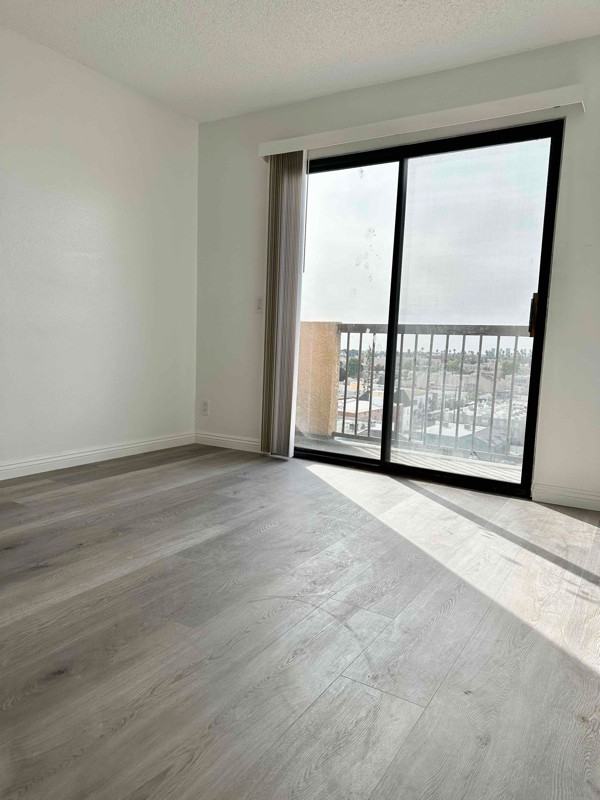 149 N Commonwealth Ave #306 - Photo 5 of 8