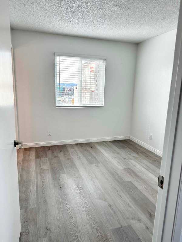 149 N Commonwealth Ave #306 - Photo 7 of 8