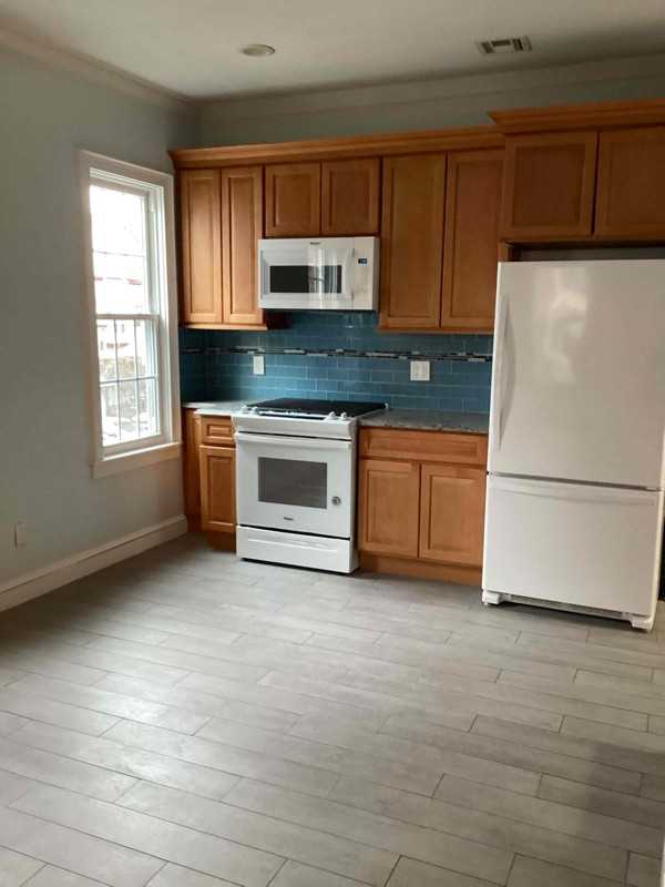 58 Chestnut St #2ndFLUNIT2 - Photo 5 of 8