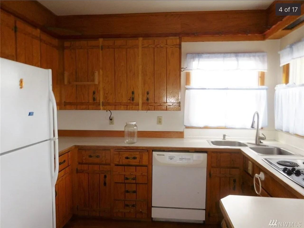 614 S Stevens St - Photo 2 of 4