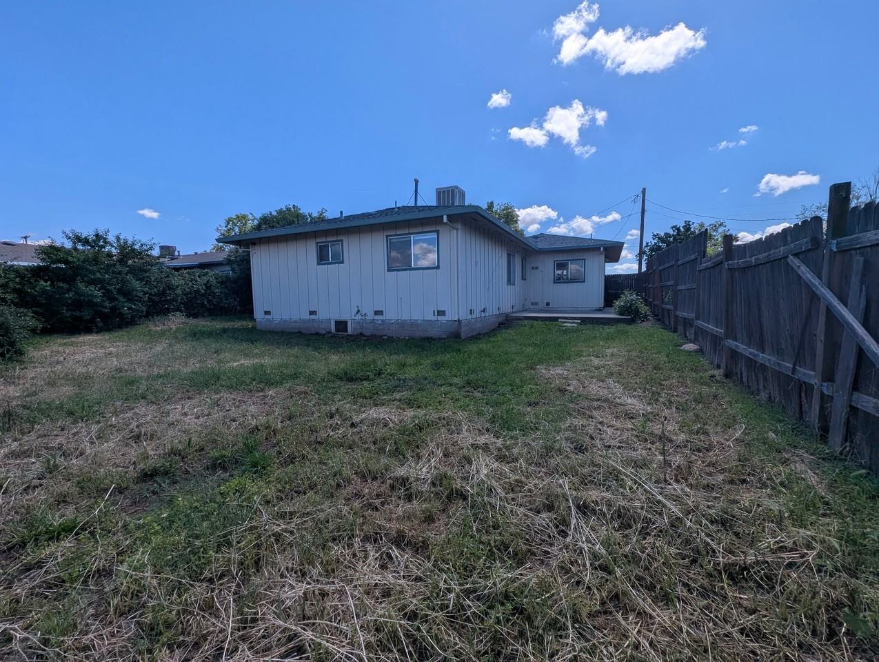 2050 Tehama Ave - Photo 2 of 7