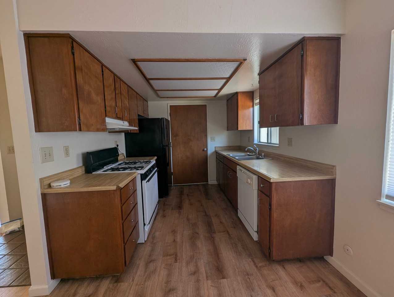 2050 Tehama Ave - Photo 3 of 7