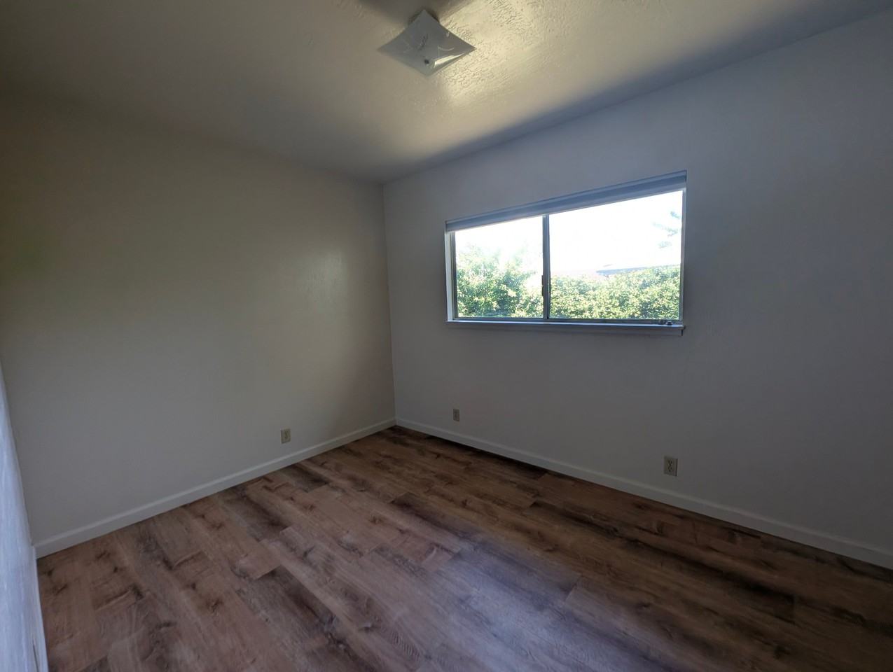 2050 Tehama Ave - Photo 4 of 7