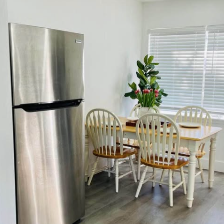 2604 Dauphin St #202 - Photo 4 of 5