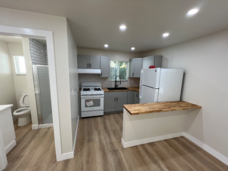 622 Olive St #B - Photo 3 of 8